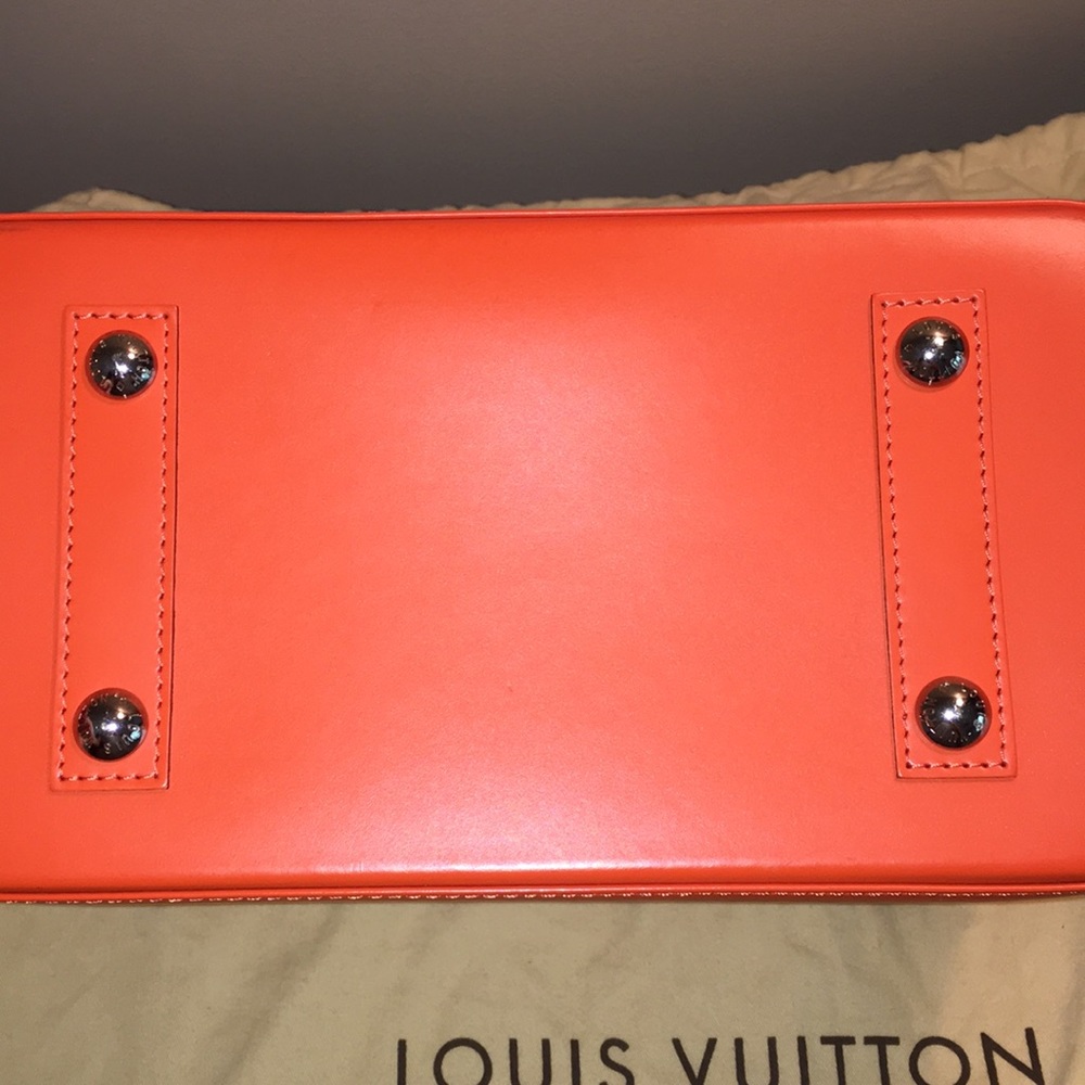 Louis Vuitton Alma PM in Piment Orange - Picture 4 of 8